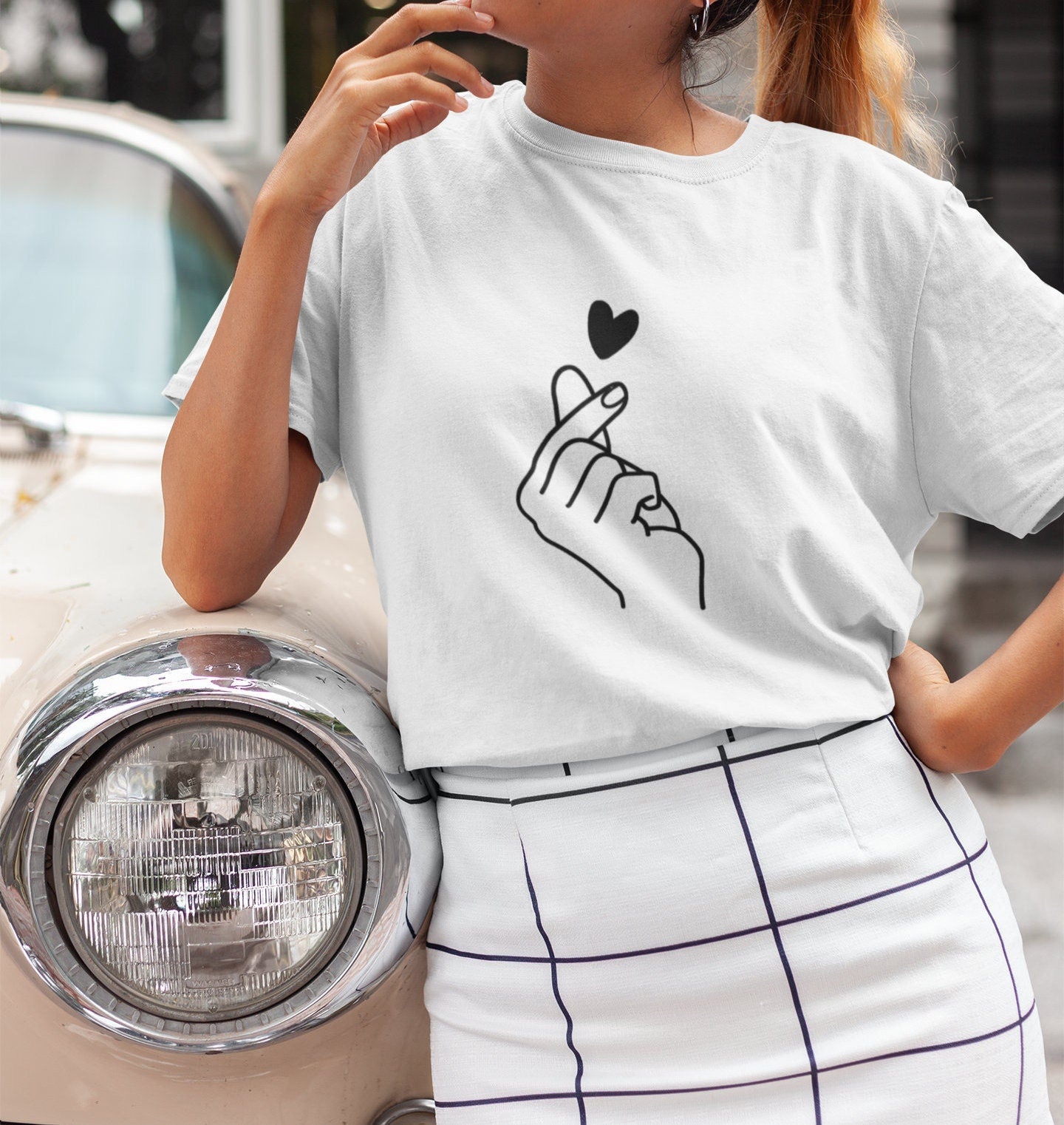 Korean Finger Heartshirt, Korean Love, Kpop Finger Heart, Kpop Shirt, aesthetic t-shirt, Trendy, Graphic, K-Pop Shirt