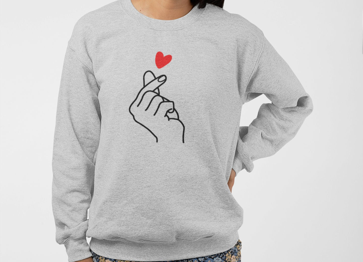 Korean Finger Heart Sweatshirt, Korean Love, Kpop Finger Heart, Kpop Shirt, K-Pop Shirt